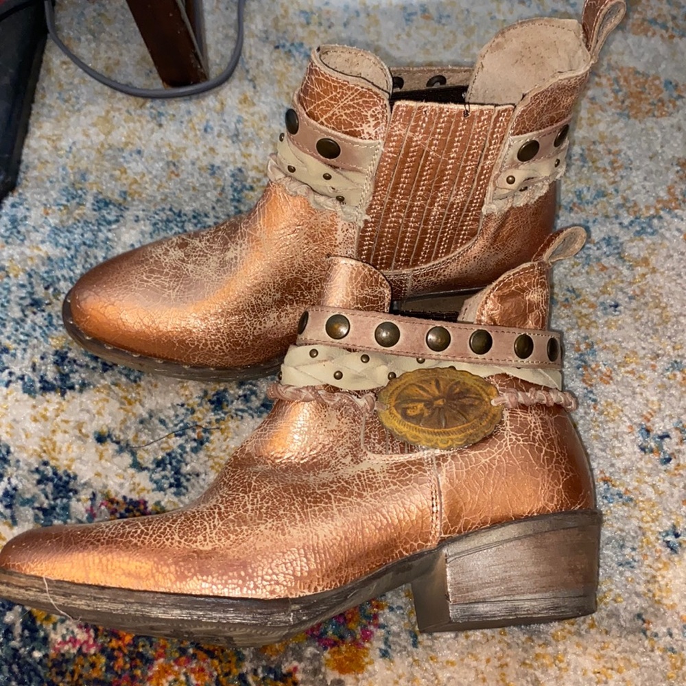Coral metallic ankle cowgirl boots never worn paid 100$+